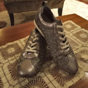 Taryn Rose Silver Leopard Lace-Up Sneaker Size - 10